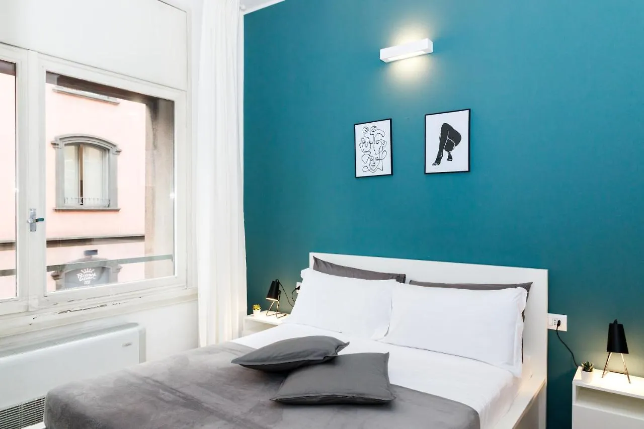 Hemeras Boutique Homes - 2 Luxury Apartments In The City Center 밀라노 0*,  이탈리아