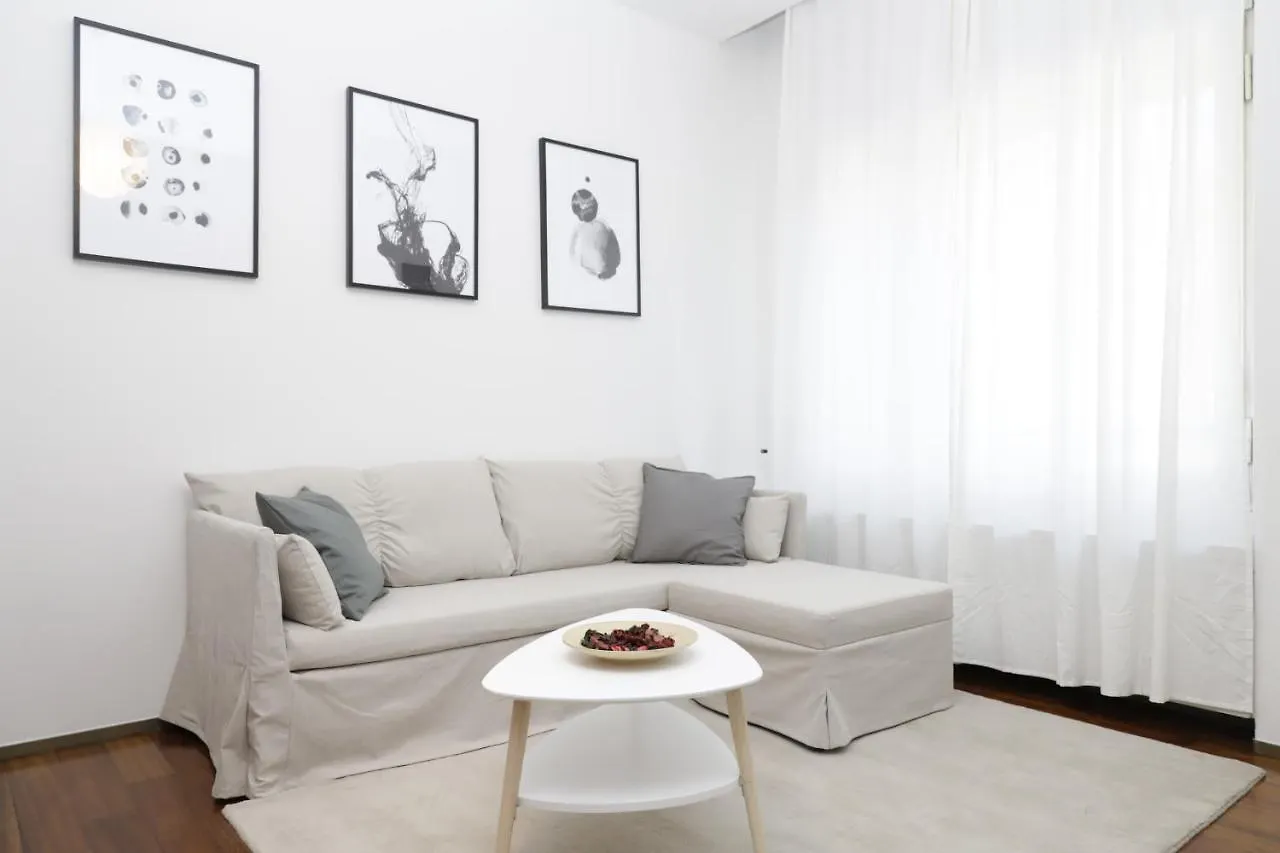 Hemeras Boutique Homes - 2 Luxury Apartments In The City Center 밀라노