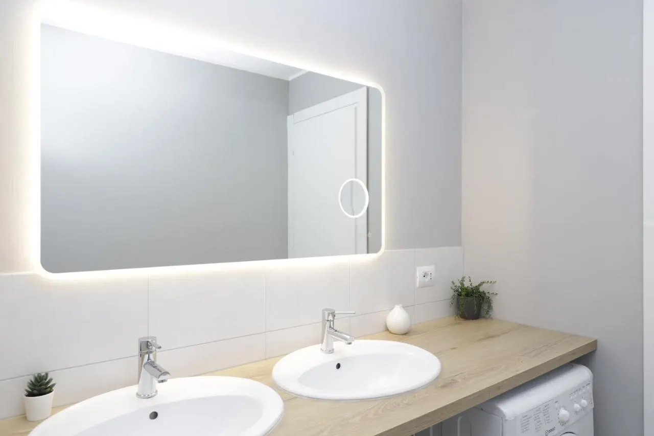 Hemeras Boutique Homes - 2 Luxury Apartments In The City Center 밀라노